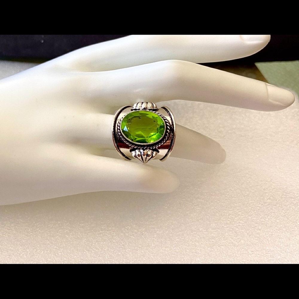 💥💥💥 Spectacular PERIDOT gemstone ring ❤️⭐️